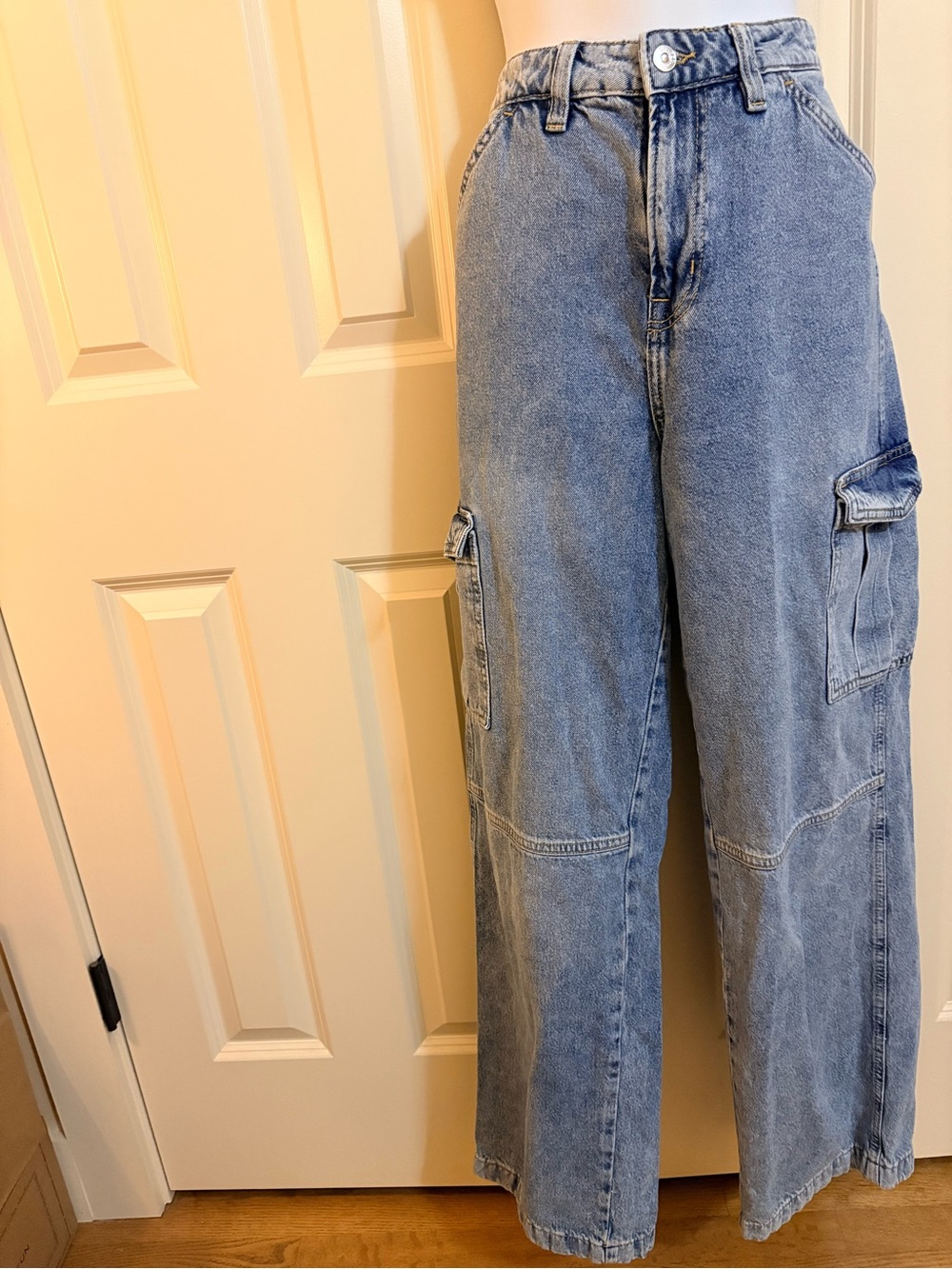 H&M Wide Wide Leg Cargo Jeans, size 6
